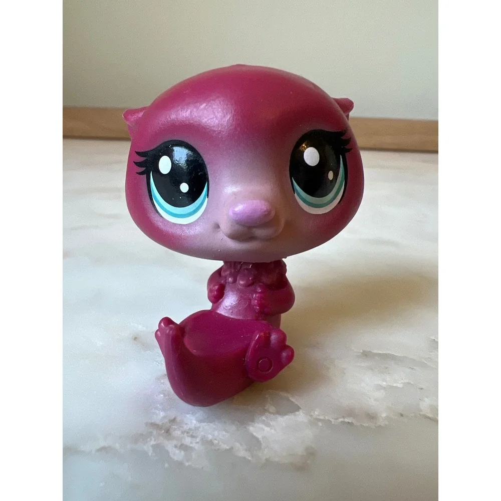 Littlest Pet Shop Trixie Otterbrook #1-138 G6 LPS Toy